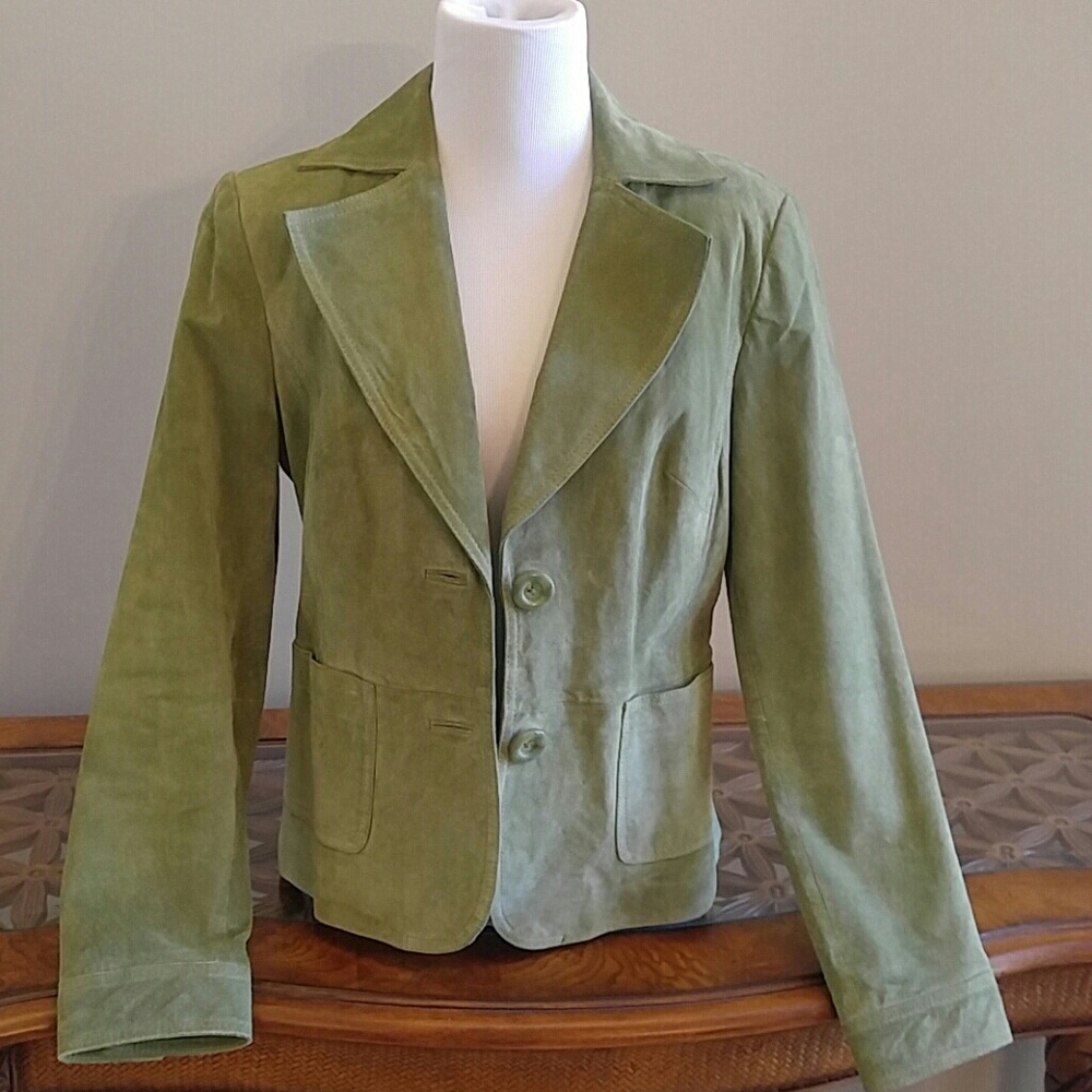 Pretty Green Suede Jacket Perfect for Fall🍂